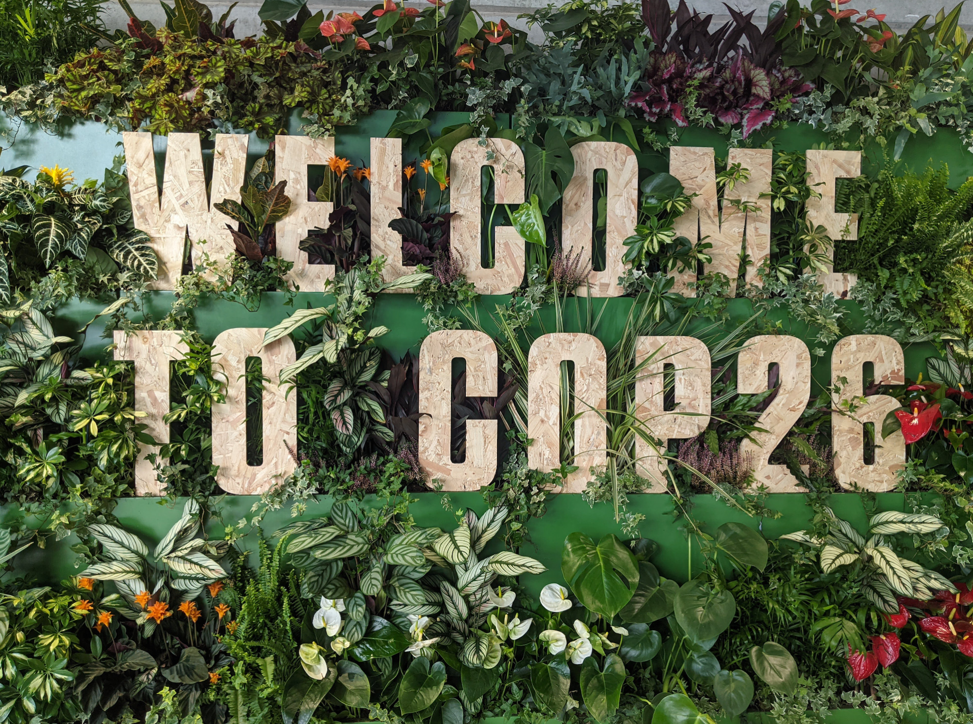 Large sign with the words Welcome to COP26